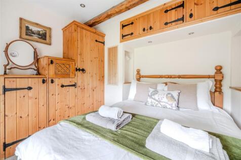 Bedroom 1-2.jpg