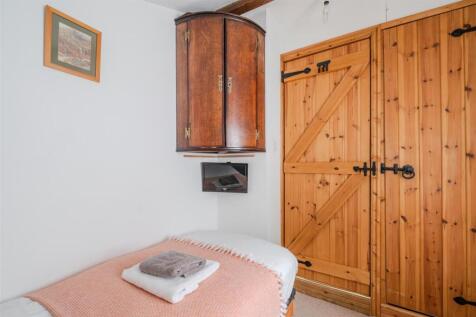 Bedroom2-2.jpg