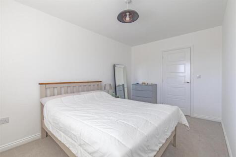 Bedroom 1-2.jpg