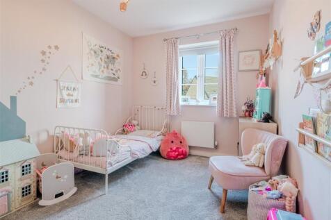 Bedroom 1.jpg