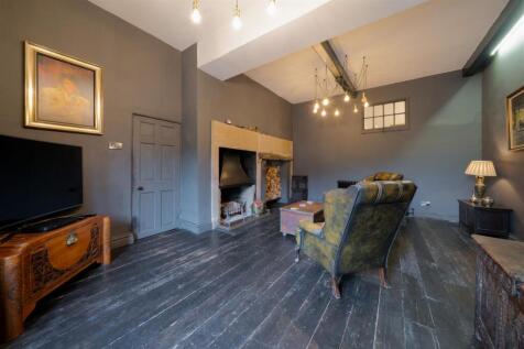 Living Room-2.jpg