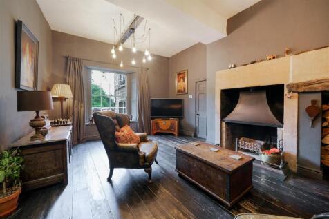Living Room-3.jpg