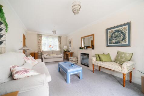 Living Room-2.jpg