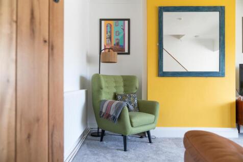 Living Room-6.jpg