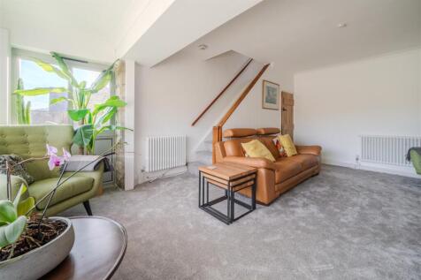 Living Room-4.jpg