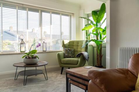 Living Room-7.jpg