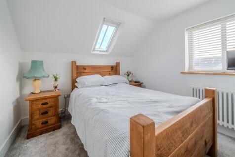 Bedroom 1.jpg