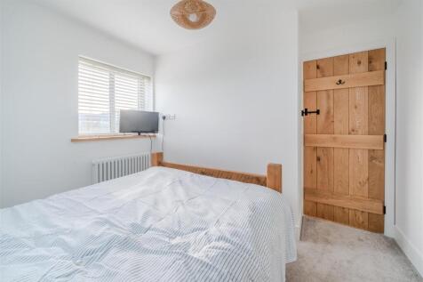 Bedroom 1-2.jpg