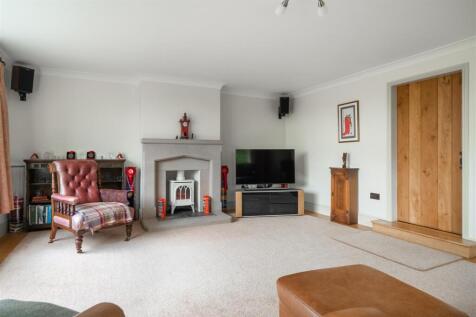 Living Room-4.jpg