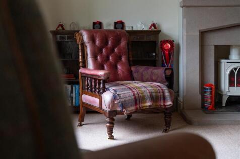 Living Room-8.jpg