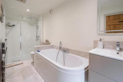 Bathroom.jpg
