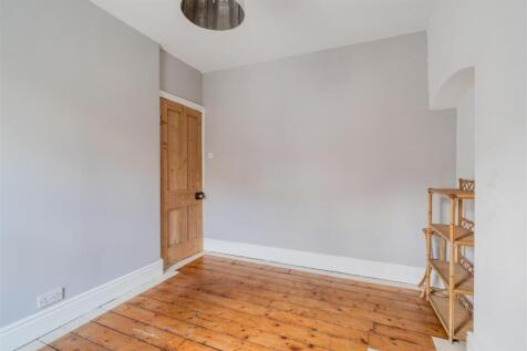 Bedroom2-3.jpg
