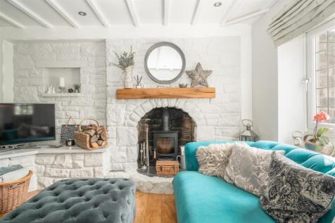 Living Room-3.jpg