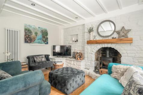 Living Room-2.jpg