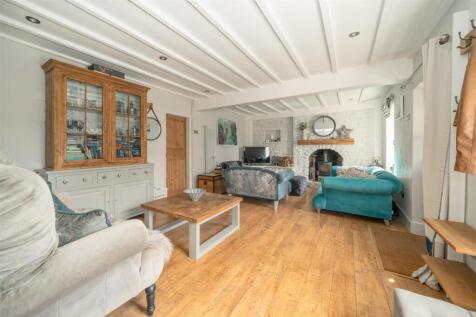 Living Room-5.jpg