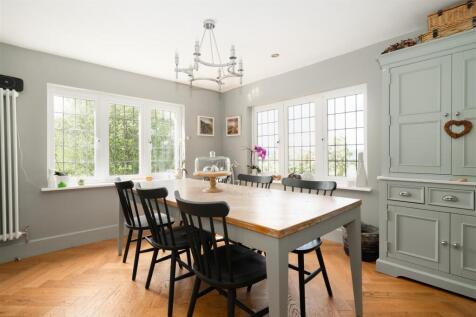 Dining Room-2.jpg