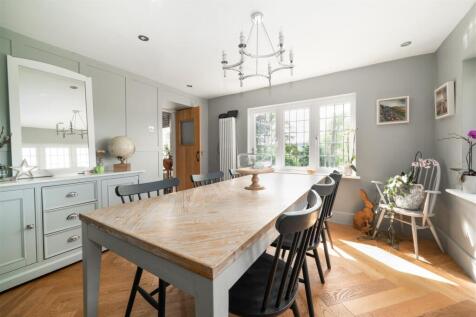 Dining Room-3.jpg