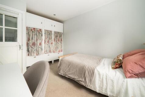 Bedroom1-3.jpg