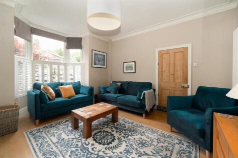 Living Room-2.jpg