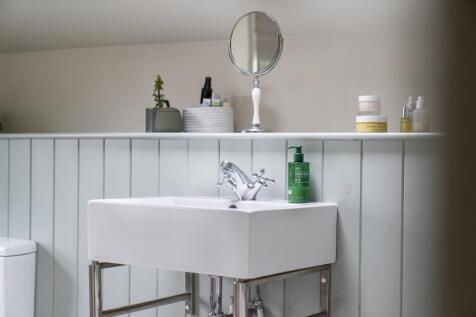 Bathroom-3.jpg