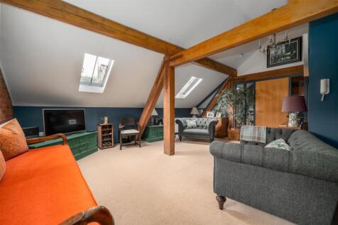 Living Room-5.jpg