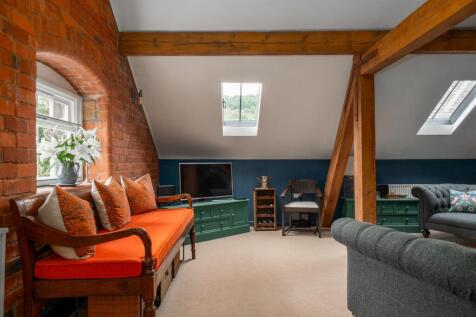 Living Room-6.jpg