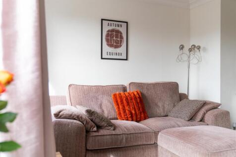 Living Room-8.jpg