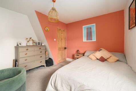 Bedroom1-3.jpg
