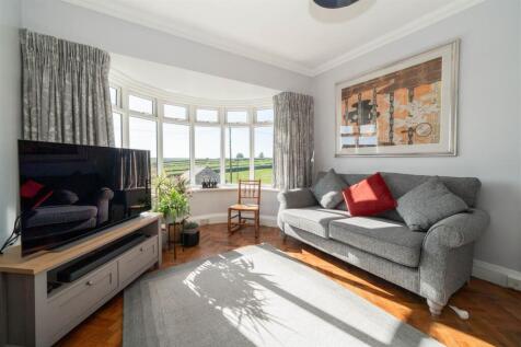 Living Room-4.jpg