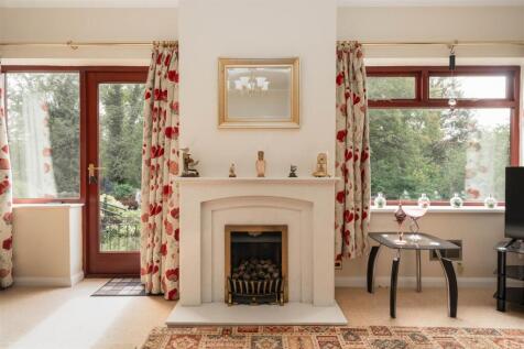 Living Room-4.jpg
