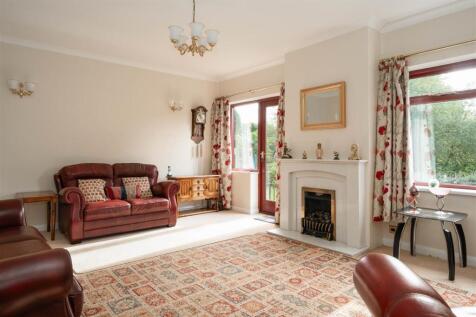 Living Room-3.jpg