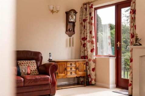 Living Room-8.jpg