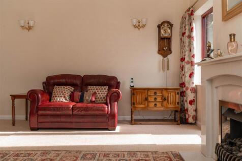 Living Room-7.jpg
