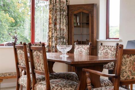 Dining Room-4.jpg