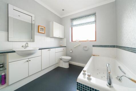 Bathroom.jpg