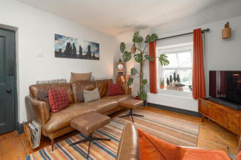 Living Room-2.jpg