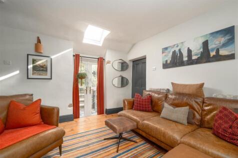 Living Room-4.jpg