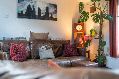 Living Room-8.jpg