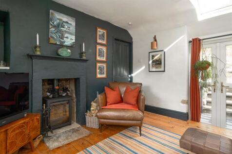 Living Room-3.jpg