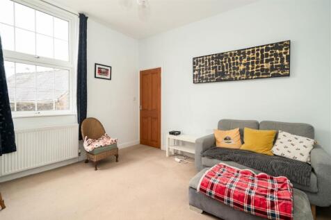 Living Room-3.jpg