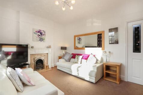 Living Room2.jpg
