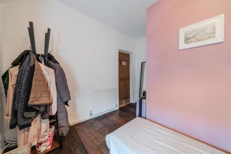 Bedroom 1-2.jpg