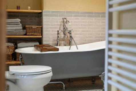 Bathroom-3.jpg