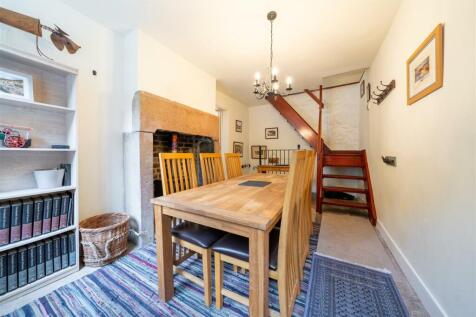 Dining room-2.jpg