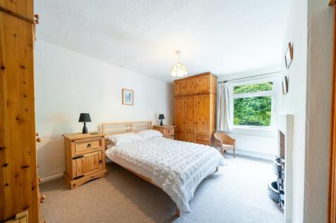 Bedroom 1.jpg
