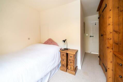 Bedroom 2-2.jpg