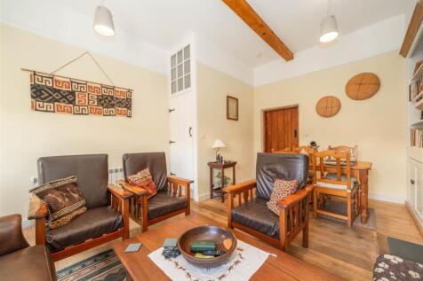 Living Room-4.jpg