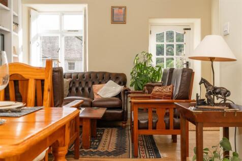 Living Room-8.jpg