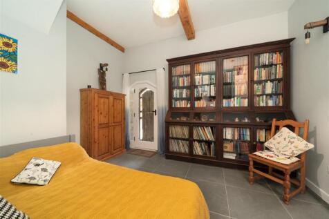 Bedroom1-3.jpg