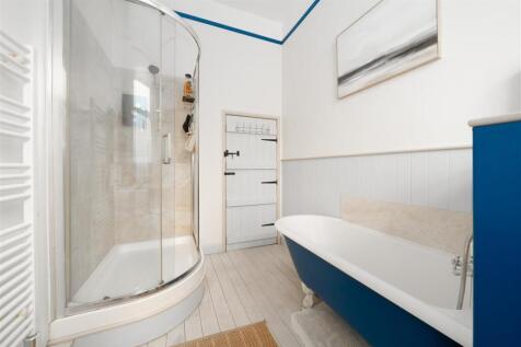 Bathroom-4.jpg